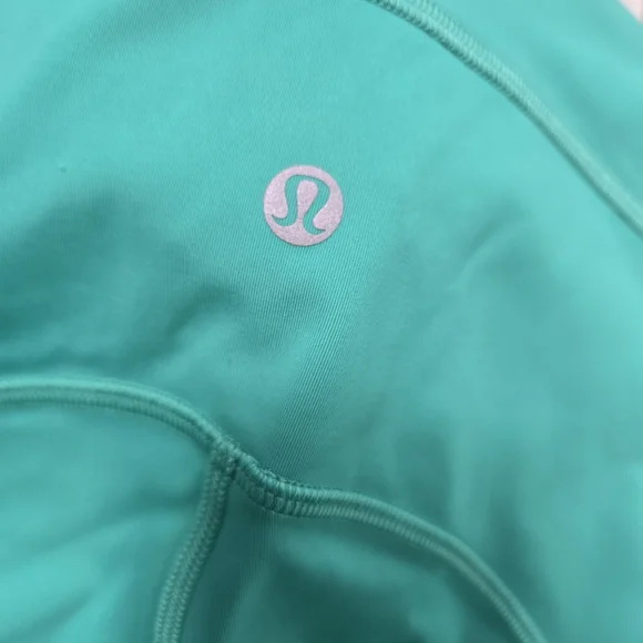 Lululemon Green Bike Shorts with Pockets, 6 - Picture 3 of 6